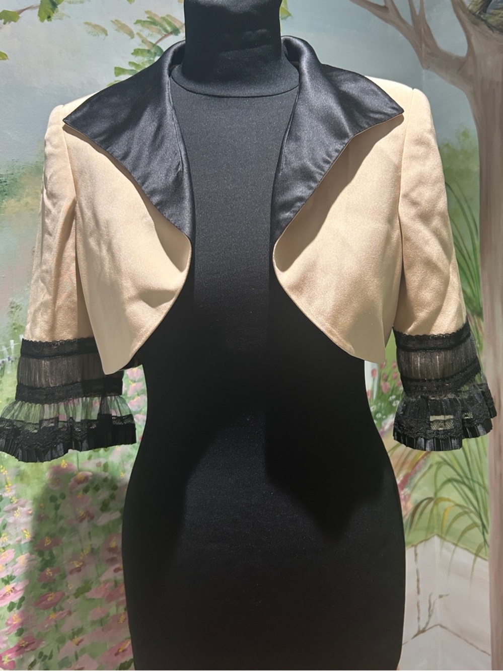 Fouy Chov Couture New New York Cream & Black Satin Bolero Jacket Lace Sleeves